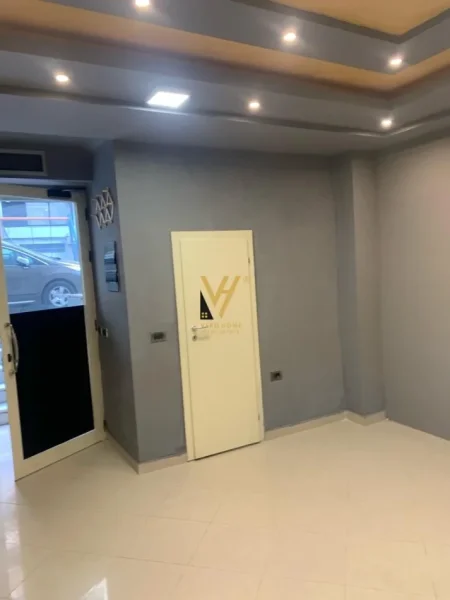 Tirane, shitet dyqan Kati 0, 30 m² 75.000 € (PALLATI ME SHIGJETA)