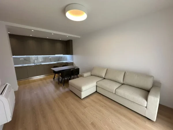 Tirane, jepet me qera apartament 2+1+Ballkon Kati 3, 97 m² 750 € (Kodra e Diellit)