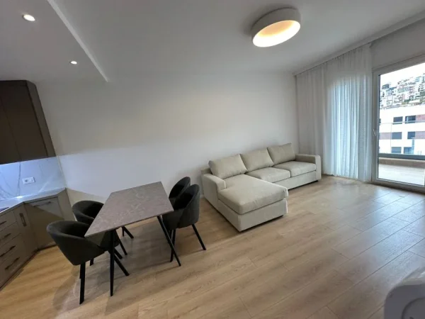 Tirane, jepet me qera apartament 2+1+Ballkon Kati 3, 97 m² 750 € (Kodra e Diellit)