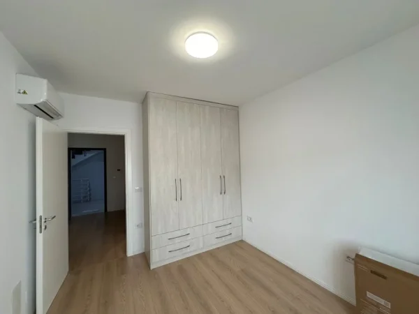Tirane, jepet me qera apartament 2+1+Ballkon Kati 3, 97 m² 750 € (Kodra e Diellit)