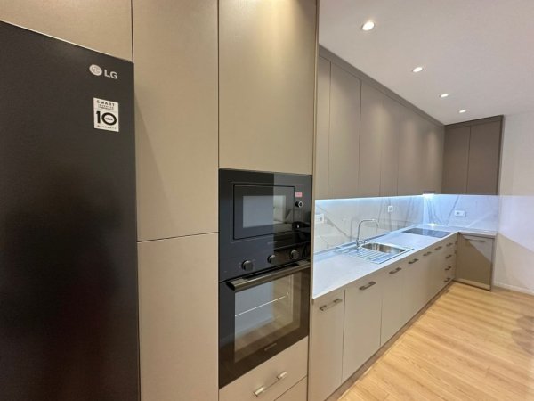 Tirane, jepet me qera apartament 2+1+Ballkon Kati 3, 97 m² 750 € (Kodra e Diellit)