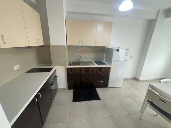 Korce, shitet apartament 2+1+Ballkon Kati 6, 99 m² 68.500 € (Lagjia 18)