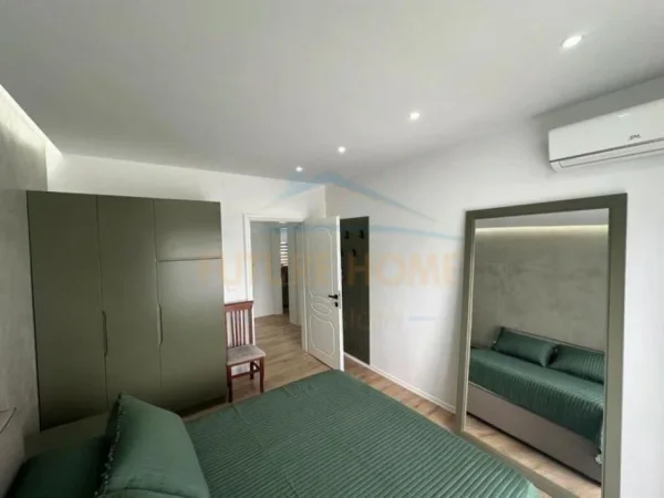 Korce, jepet me qera apartament 2+1 Kati 4, 65 m² 400 € (Lagjia 12)