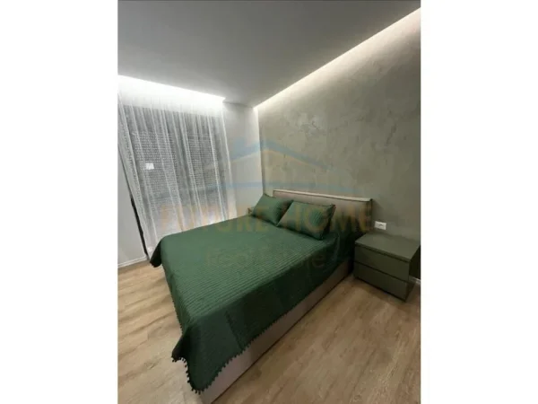 Korce, jepet me qera apartament 2+1 Kati 4, 65 m² 400 € (Lagjia 12)