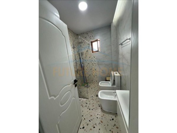 Korce, jepet me qera apartament 2+1 Kati 4, 65 m² 400 € (Lagjia 12)