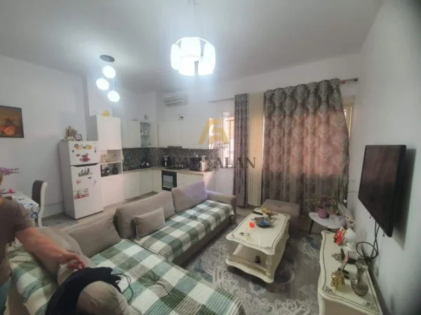 Tirane, shitet apartament 1+1 Kati 1, 69 m² 80.000 € (Fresku, fillimi i rruges se Thesarit)