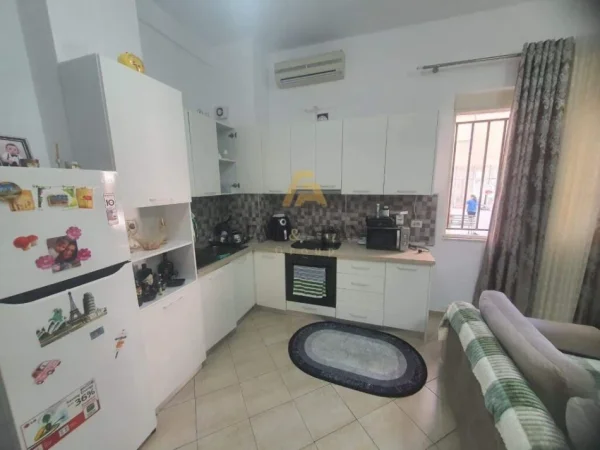 Tirane, shitet apartament 1+1 Kati 1, 69 m² 80.000 € (Fresku, fillimi i rruges se Thesarit)