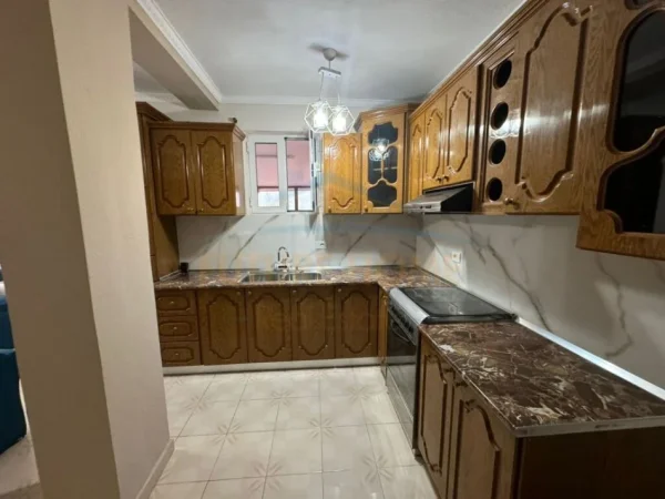 Korce, shitet apartament 2+1 Kati 5, 70 m² 54.000 € (Lagjia 7)