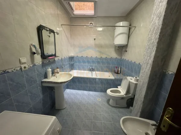 Korce, shitet apartament 2+1 Kati 5, 70 m² 54.000 € (Lagjia 7)