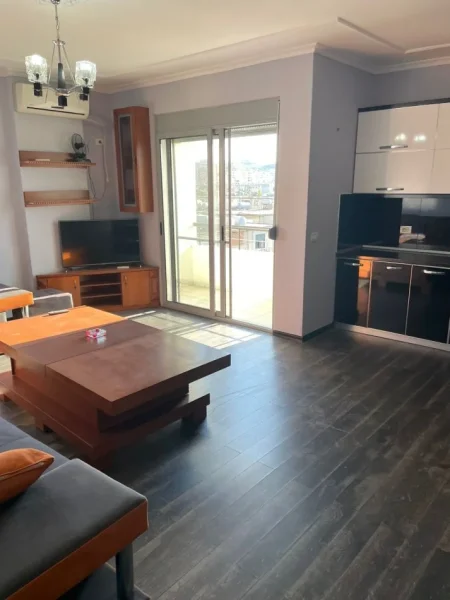 Durres, jepet me qera 2+1 Kati 5, 400 € 