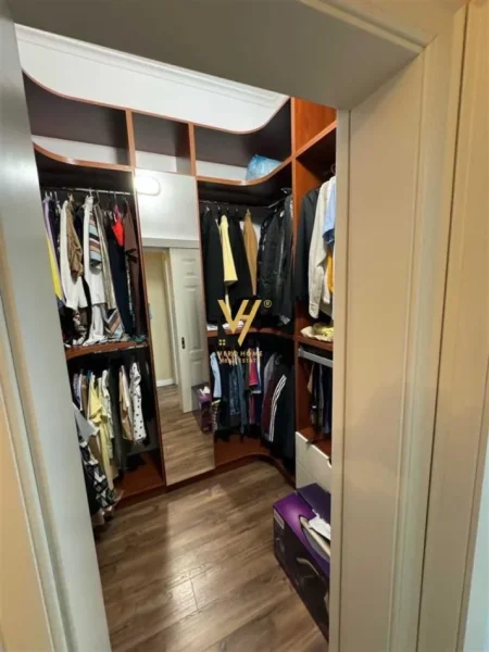 Tirane, shitet apartament 4+1+Ballkon Kati 6, 176 m² 415.000 € (LIQENI I THATE)