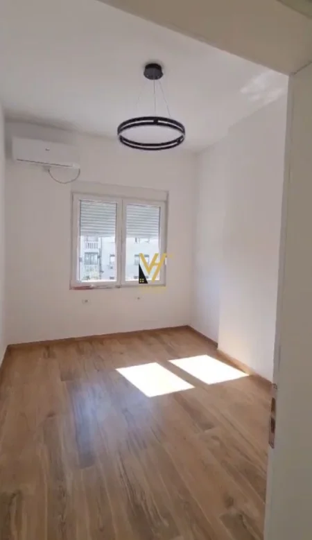 Tirane, jepet me qera zyre Kati 4, 85 m² 800 € (BULEVARDI ZOGU I PARE)