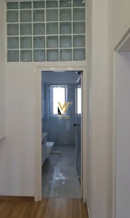 Tirane, jepet me qera zyre Kati 4, 85 m² 800 € (BULEVARDI ZOGU I PARE)