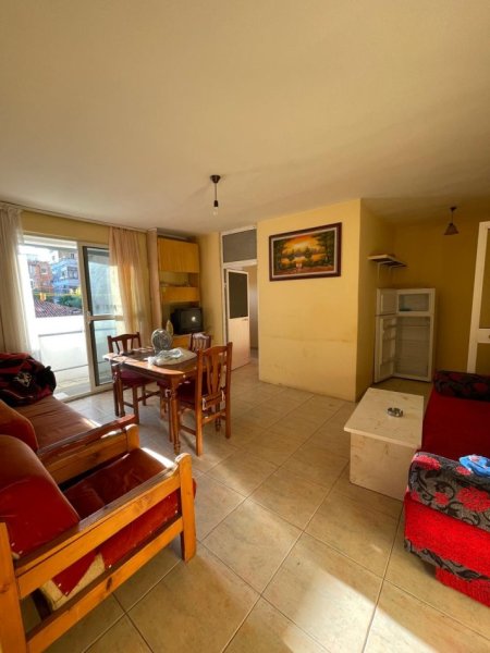 Tirane, jepet me qera apartament 3+1 Kati 3, 90 m² 600 € (Ministria drejtesis)