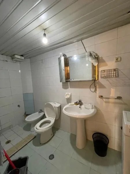 Tirane, jepet me qera apartament 3+1 Kati 3, 90 m² 600 € (Ministria drejtesis)