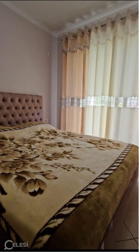 Tirane, jepet me qera apartament 1+1+Ballkon Kati 8, 60 m² 400 € (KOMBINAT)