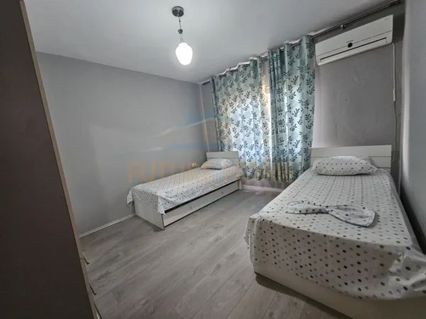 Tirane, jepet me qera apartament 2+1+Ballkon Kati 2, 110 m² 400 € (Tregu Elektrik)