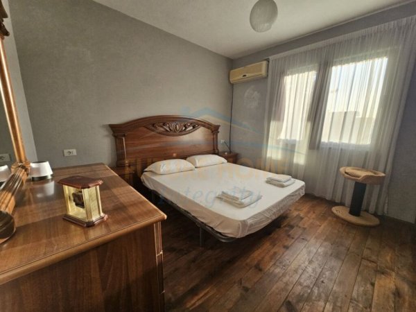 Tirane, jepet me qera apartament 2+1+Ballkon Kati 2, 110 m² 400 € (Tregu Elektrik)