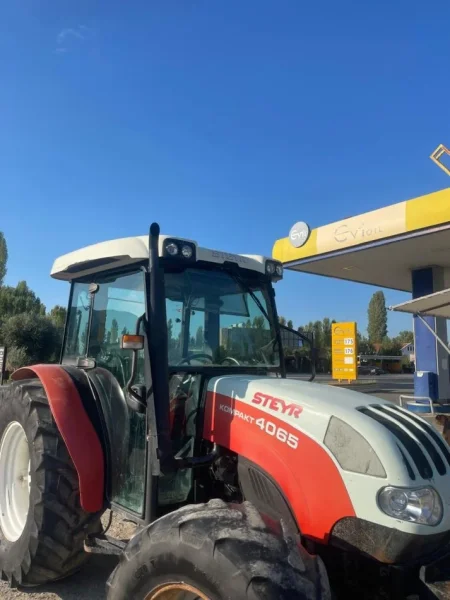 Lezhe, shes Traktor Traktor Steyr Kompakt 4065 Nafte, e bardhë 1 km