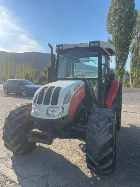 Lezhe, shes Traktor Traktor Steyr Kompakt 4065 Nafte, e bardhë 1 km