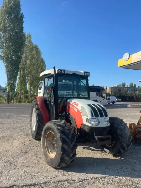 Lezhe, shes Traktor Traktor Steyr Kompakt 4065 Nafte, e bardhë 1 km