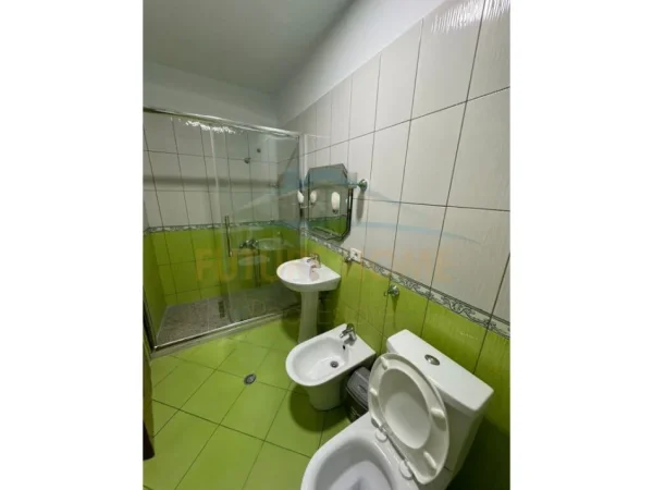 Tirane, jepet me qera apartament 2+1+Aneks Kati 7, 92 m² 450 € (Unaza e Re)