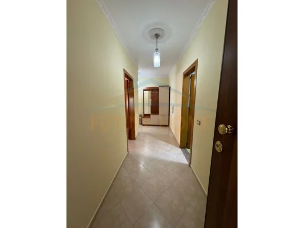Tirane, jepet me qera apartament 2+1+Aneks Kati 7, 92 m² 450 € (Unaza e Re)