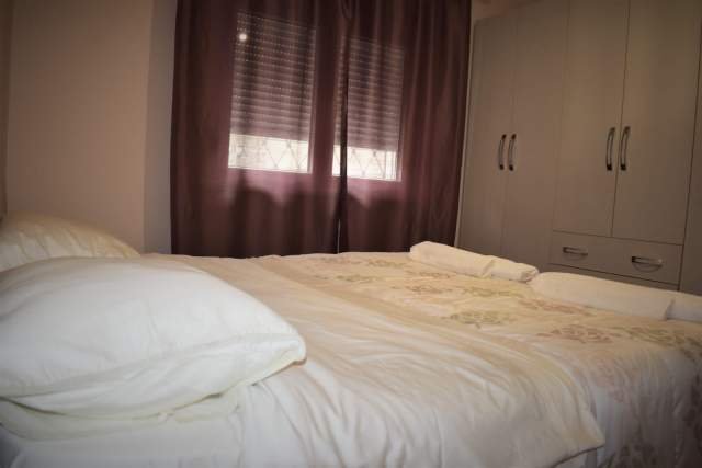 Tirane, jepet me qera apartament 2+1+Ballkon Kati 1, 75 m² 600 € (21 DHJETORI)