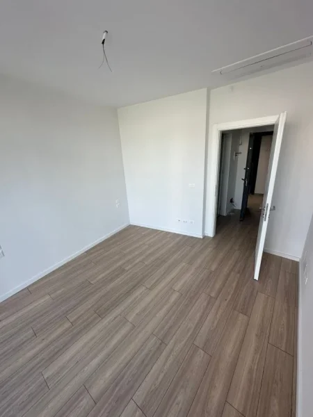Tirane, jepet me qera apartament 1+1+Ballkon Kati 2, 65 m² 650 € (Liqeni Artificial)