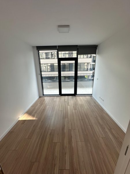 Tirane, jepet me qera zyre Kati 3, 130 m² 1.500 € (Liqeni Artificial)