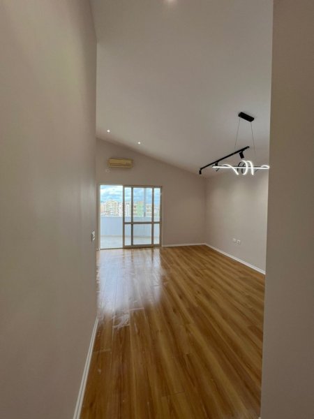 Shqiperi, shitet apartament 1+1+Ballkon Kati 8, 72 m² 95.000 € (Durres)