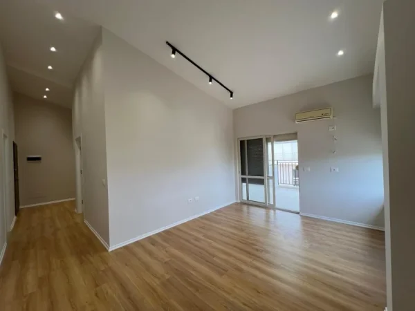 Durres, shitet apartament 1+1+Ballkon Kati 8, 75 m² 97.000 € (Durres)