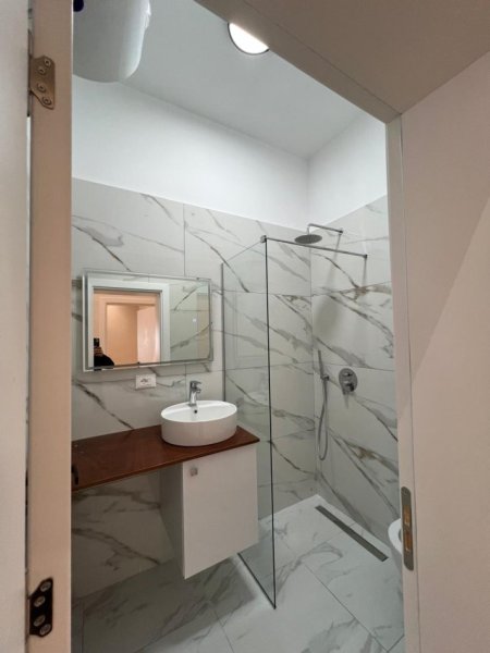 Durres, shitet apartament 1+1+Ballkon Kati 8, 75 m² 97.000 € (Durres)