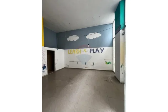 Tirane, jepet me qera ambjent biznesi Kati 0, 61 m² 500 € (JEPET PER QIRA AMBIENT BIZNESI, KOMPLESKI MAGNET!)