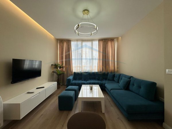 Tirane, jepet me qera apartament 2+1+Ballkon Kati 6, 82 m² 600 € (Stacioni i trenit)