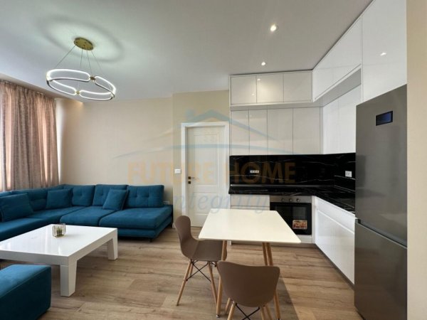 Tirane, jepet me qera apartament 2+1+Ballkon Kati 6, 82 m² 600 € (Stacioni i trenit)