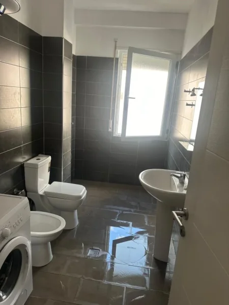Tirane, jepet me qera apartament 1+1 Kati 3, 80 m² 350 € (Fresk)