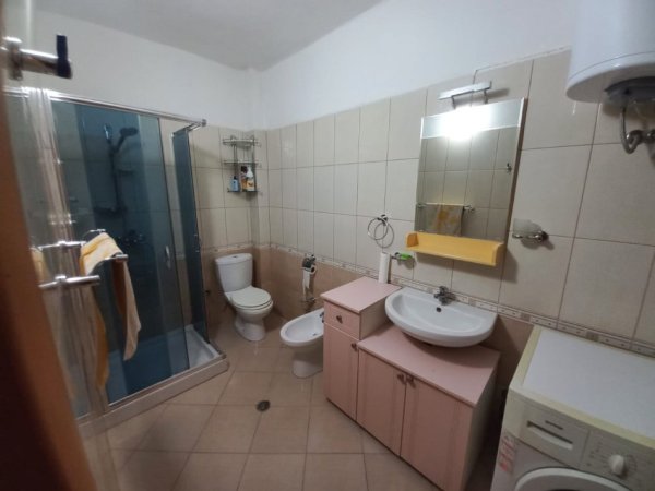 Durres, jepet me qera apartament 1+1 Kati 6, 300 € (Plazh Iiria, Durres)