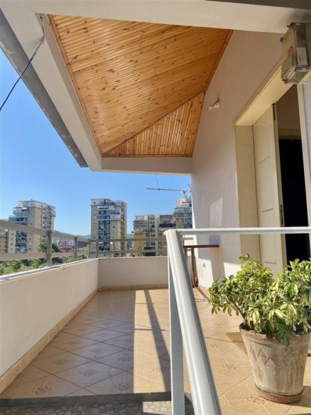 Tirane, jepet me qera apartament 2+1+Ballkon Kati 3, 100 m² 500 € (Laprake , 2 minuta nga universiteti zoja e keshillit te mire)