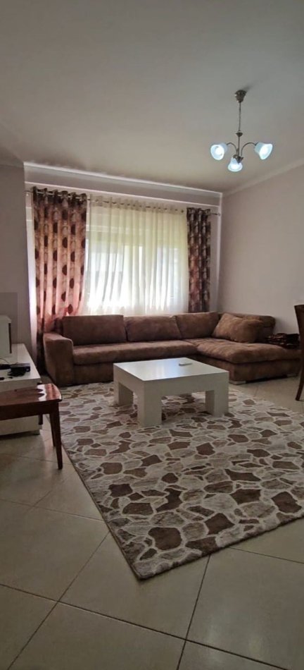 Tirane, jepet me qera apartament 1+1+Ballkon Kati 4, 70 m² 370 € (Rruga Besim Alla)