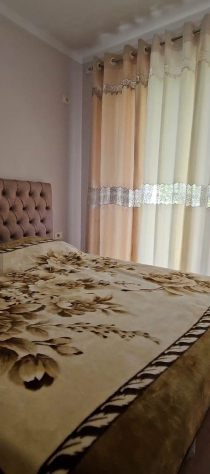 Tirane, jepet me qera apartament 1+1+Ballkon Kati 4, 70 m² 370 € (Rruga Besim Alla)