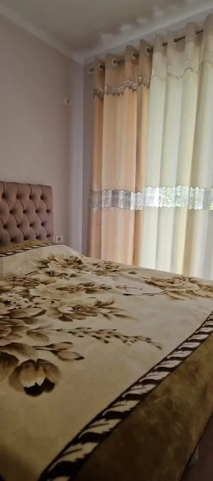 Tirane, jepet me qera apartament 1+1+Ballkon Kati 4, 70 m² 370 € (Rruga Besim Alla)