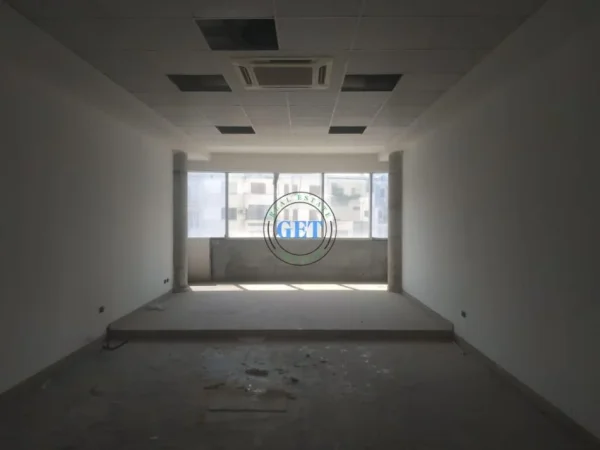 Durres, shitet ambjent biznesi Kati 3, 45 m² 67.500 € (Pallati I Sporteve)