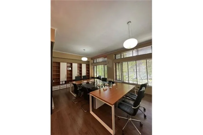 Shqiperi, jepet me qera zyre Kati 2, 80 m² 1.250 € (Ish Ekspozita)