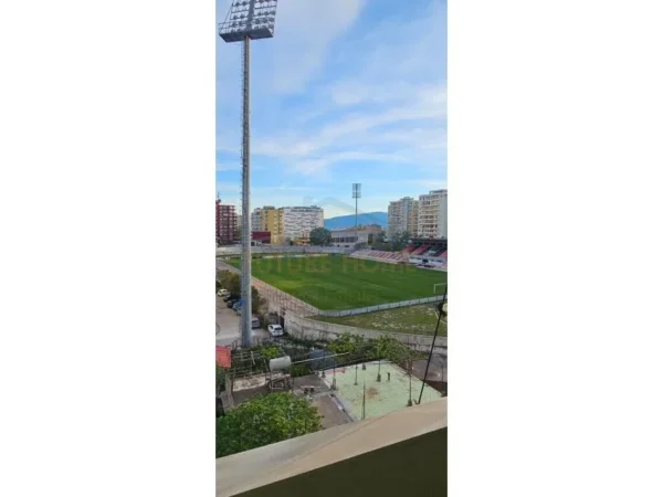Vlore, shitet apartament 2+1 Kati 5, 100 m² 127.000 € (perballe me Stadiumin ,Vlore) RV44709
