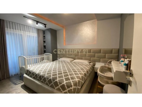 Tirane, shes apartament 2+1+ POST PARKIMI , 99 m² 220.000 € (Liqeni i Thatë)