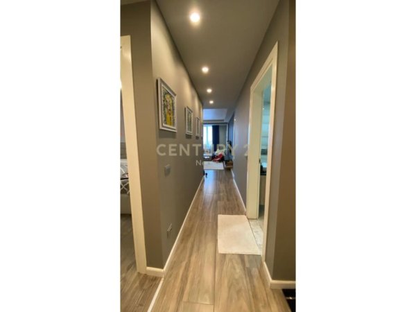 Tirane, shes apartament 2+1+ POST PARKIMI , 99 m² 220.000 € (Liqeni i Thatë)