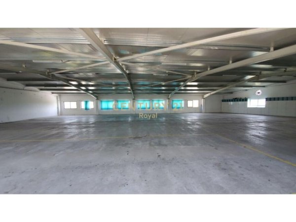 Tirane, jepet me qera 2 Katshe Kati 1, 1.300 m² 3.000 € 