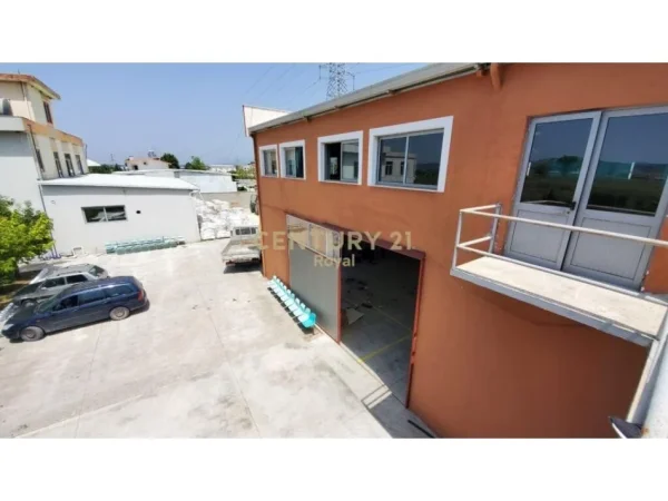 Tirane, jepet me qera 2 Katshe Kati 1, 1.300 m² 3.000 € 