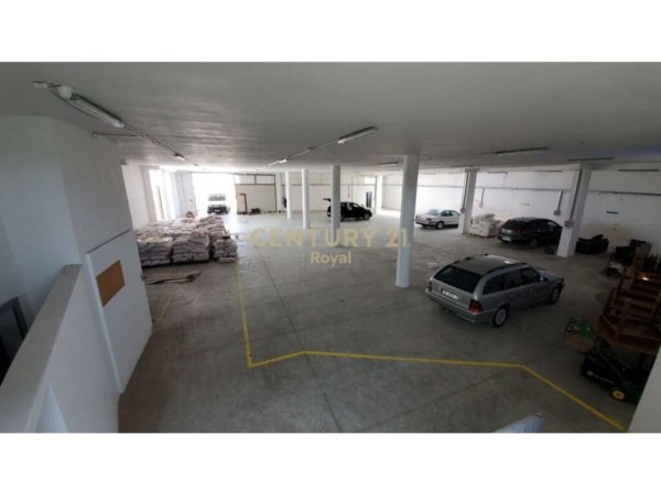 Tirane, jepet me qera 2 Katshe Kati 1, 1.300 m² 3.000 € 